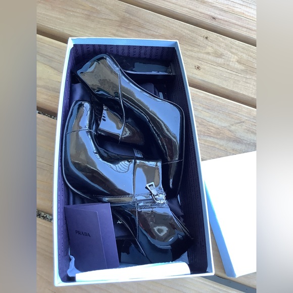 Cute PRADA patent leather booties 🖤🖤 - Picture 6 of 15